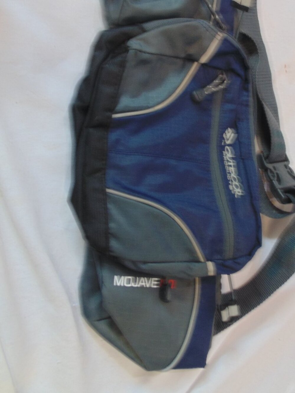 Outdoor Products Mojave 8.0 fanny pack with side water bottle holders - Picture 5 of 5